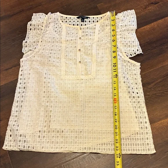 NEW BANANA REPUBLIC Elegant Cream Lace Women's Top BLOUSE EYELET CROCHET SZ MED - Picture 16 of 17